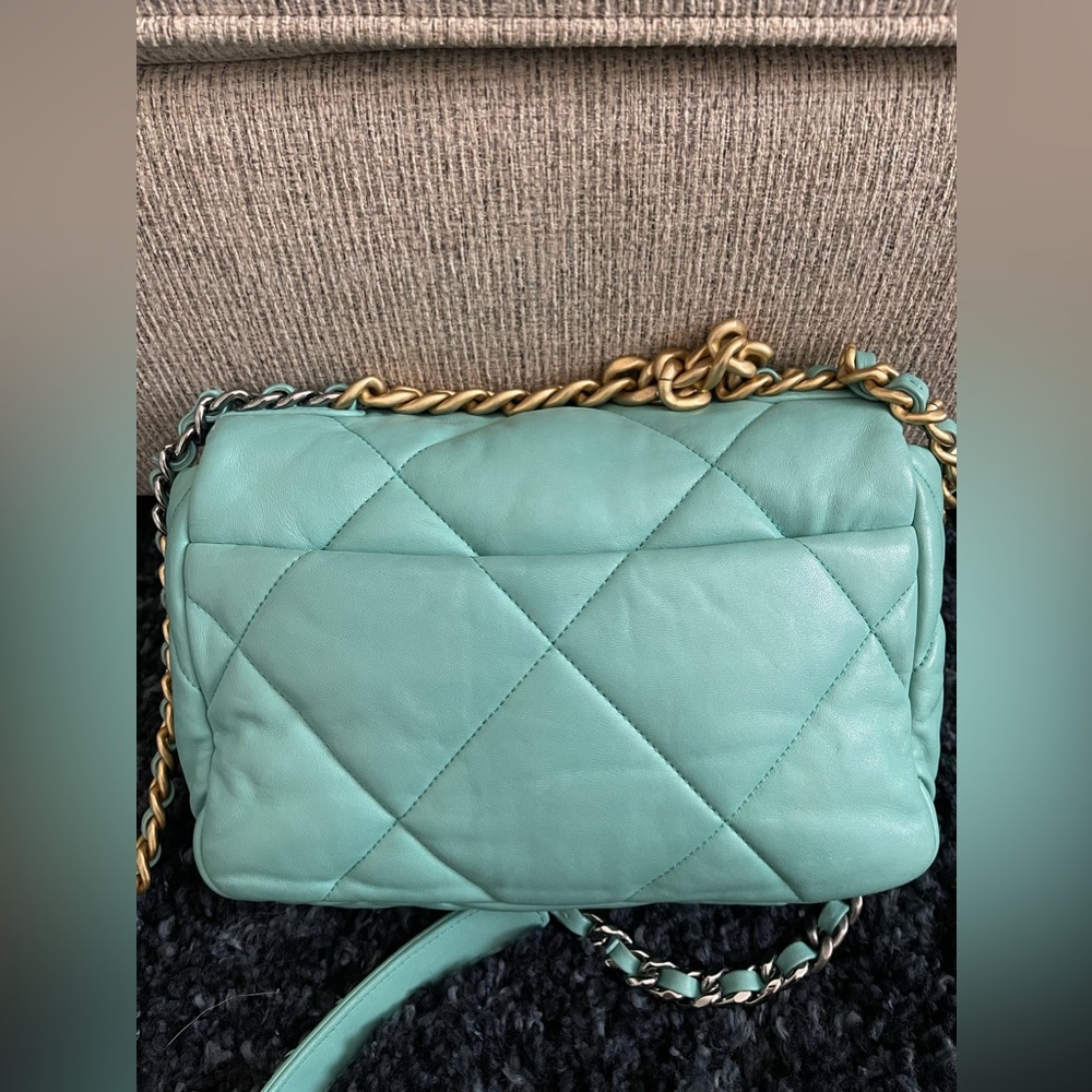 Chanel 19 flap Tiffany Blue small / medium - Picture 2 of 9